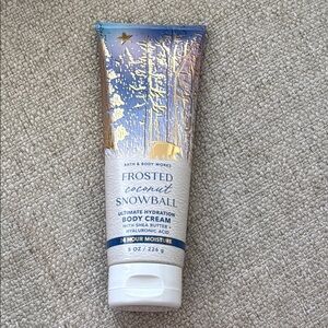 NEW. Bath & Body Works Blue and White Moisturizing Body Oil
